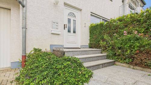 Hauseingang - Einfamilienhaus mit 265,00 m² in Bad Breisig zum Kaufen