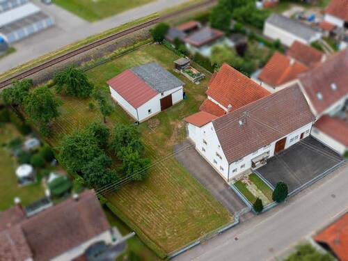 Außenansicht - Ehemaliges Bauernhaus mit großem Garten
