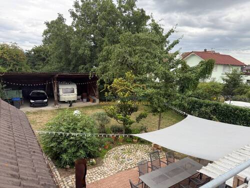 Blick vom Eingangsbereich der Hauptwohnung - 