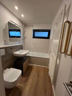 Wannenbad mit Fenster - 