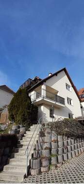 Außenansicht des Hauses.jpg - Lichtdurchflutete 2-Raumwohnung in Zöllnitz - mit Weitblick ins Grüne