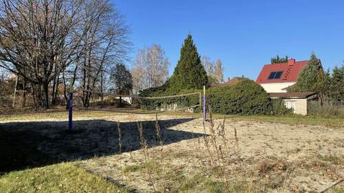 Grundstück/Volleyballplatz - 