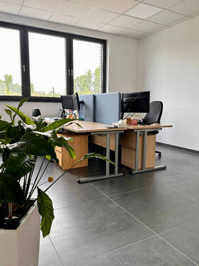 Abschließbares Büro für 1-4 Personen - Büro mit 38,00 m&sup2; in Brühl zur Miete