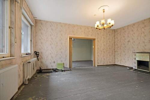 Wohnzimmer - 5 Zimmer Bungalow in Berlin