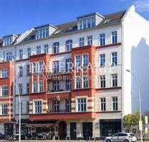 Stilvolle Rarität in Bestlage: Luxus-Altbauwohnung mit 2 Balkonen und Weitblick über Friedrichshain - Berlin