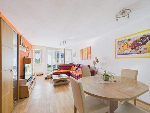 Wohnzimmer - 4 Zimmer Etagenwohnung in Bretten