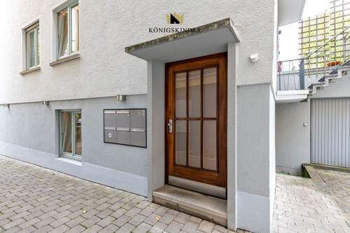Hauseingang - 4 Zimmer Etagenwohnung in Stuttgart