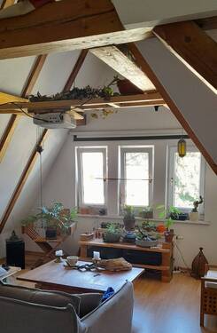 Wohnzimmer.jpg - Gemütliche Dachgeschosswohnung im Zentrum Jenas