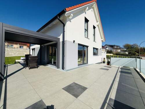 große Süd-West-Terrasse - 5 Zimmer Einfamilienhaus in Kaisheim