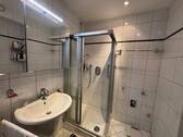 Bad mit Dusche - 
