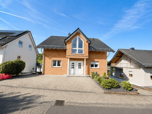 Außenansicht - 7 Zimmer Mehrfamilienhaus, Wohnhaus zum Kaufen in Eitorf