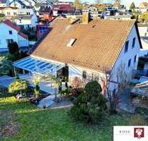 Freistehendes Einfamilienhaus mit ELW, schönem Garten, Terrasse und 3 Garagen in Weiler zum Stein - Leutenbach