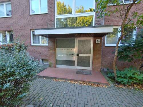 Hauseingang - Etagenwohnung mit 91,00 m² in Stockelsdorf zum Kaufen