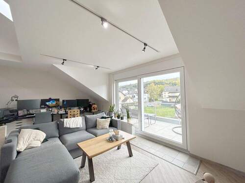 Wohnzimmer - 2 Zimmer Etagenwohnung in Kenn