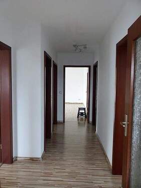 Flur - Etagenwohnung mit 93,00 m&sup2; in Henfenfeld zum Kaufen