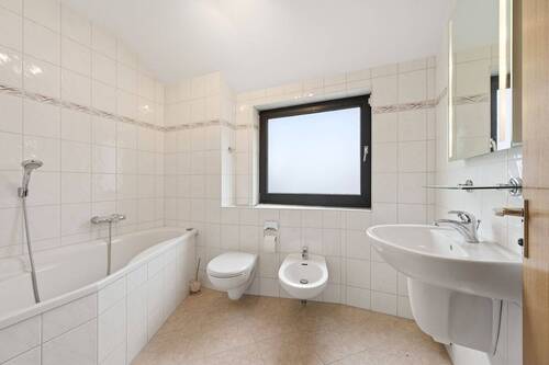 Badezimmer 1. OG - 