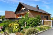 Wohnhaus Außenfassade - Ansicht Nord - 8 Zimmer Einfamilienhaus zum Kaufen in Pfreimd