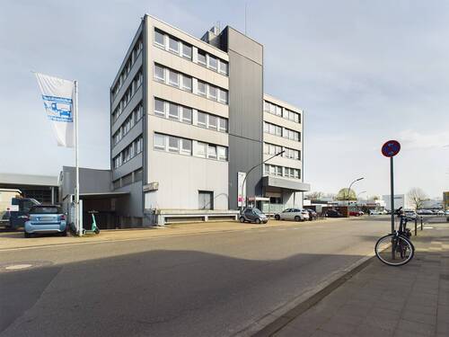 WWW.BOUWENS.DE - Neu renovierte Büroetage im Gewerbegebiet von Neuss!
