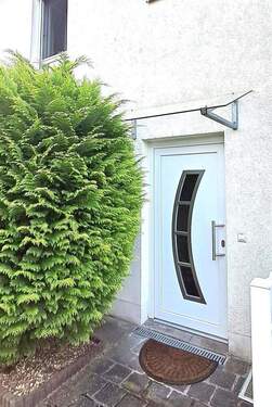 Eingang - Streichen, einziehen, wohnen: Helles Reihenmittelhaus zu verkaufen