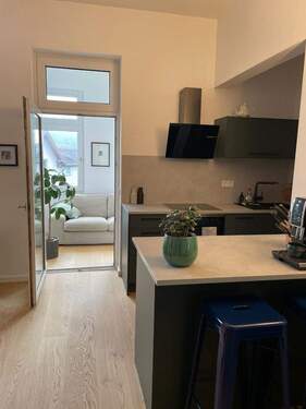 Küche mit Zugang zur Loggia - 2 Zimmer Etagenwohnung zur Miete in Jena