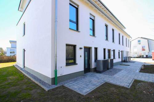 Außenansicht _ - 4 Zimmer Reihenmittelhaus in Lahnau