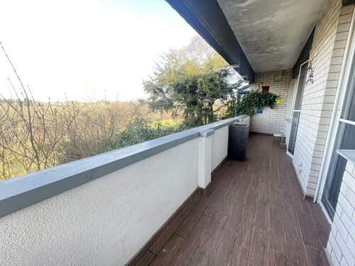Balkon an Wohnzimmer + Küche - 