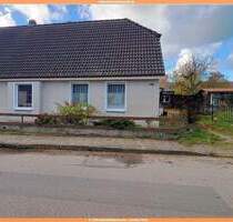 Kleiner Hof mit schönem Garten in ruhiger Lage - Kachelöfen vorhanden - Provisionsfrei - Grapzow