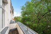 Blick von Balkon auf Loggia - 