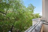 Blick von Loggia auf Balkon - 