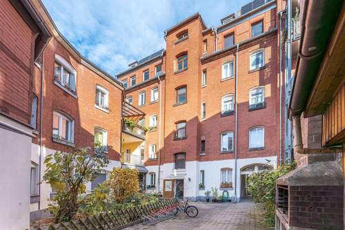 Außenansicht - Stilvoll wohnen im Denkmal - Attraktive 4-Zi-Wohnung mit großem Balkon in Fürth