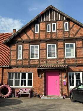 Fachwerkgiebel - Historisches Bahnhofshotel mit Festsaal, Bühne, ehem. Gaststube und 5 Wohneinheiten auf dem Lande