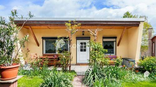 Außenansicht 1 - Einfach mal die Ruhe am Wochenende genießen! Bungalow mit großem Garten im Erholungsgebiet Querfurt
