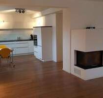 Helle 3,5 Zimmerwohnung mit Balkon, Kamin und Blick ins Grüne, stadtnah - Hattingen