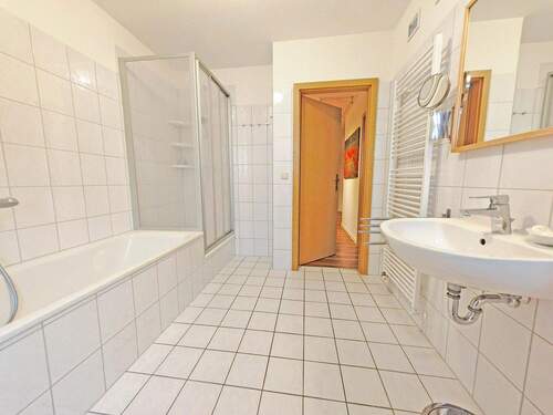 Vollbad mit Fußbodenheizung - 