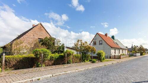 Außenansicht 1 - 5 Zimmer Doppelhaushälfte in Querfurt