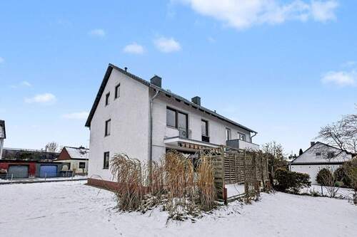 Gartenansicht - Familienglück in Baiersdorf - geräumige, bezugsfreie Doppelhaushälfte mit großem Garten