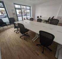 Team Office 8: Moderner, möblierter Büroraum im Coworking Berlin-Schöneberg