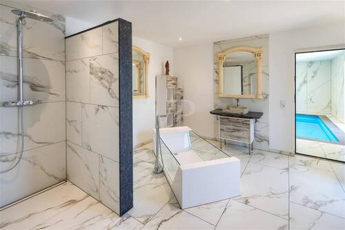 ö Badezimmer EG - 