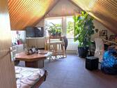 Ein helles und geräumiges Zimmer im Dachgeschoss - 