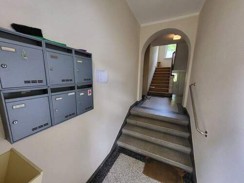 Hauseingang/Treppenhaus - 3 Zimmer Etagenwohnung in Lübeck / Sankt Lorenz Süd