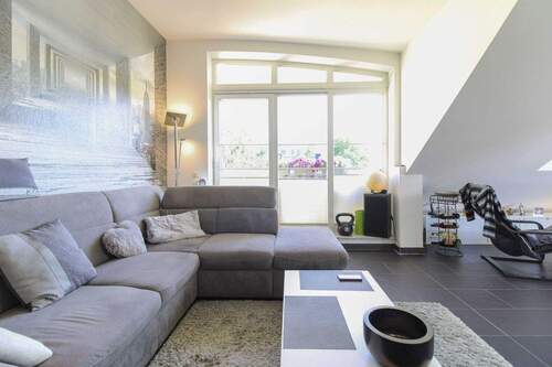 Wohnzimmer - 2 Zimmer Einfamilienhaus zum Kaufen in München