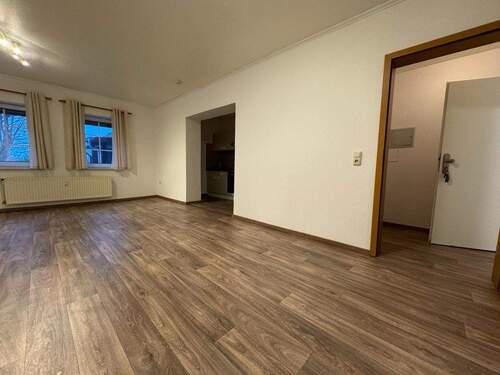 Wohnraum mit Blick zur Küche - 