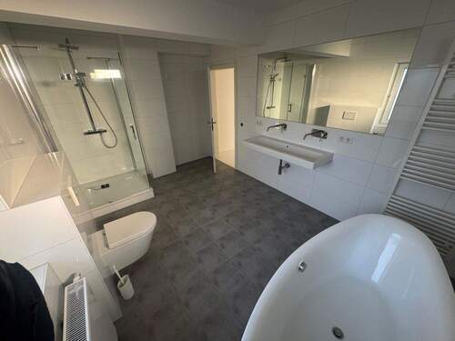 Bild 3 - 6 Zimmer Doppelhaushälfte in Leverkusen