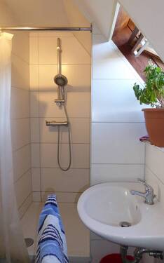 Bad mit Dusche im DG - 