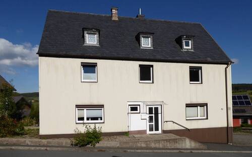 Außenansicht Eingangsbereich - 9 Zimmer Einfamilienhaus in Bischofsgrün