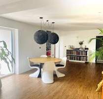 Exklusives Traumhaus mit eigenem Pool und hochwertiger Ausstattung in Kitzingen !