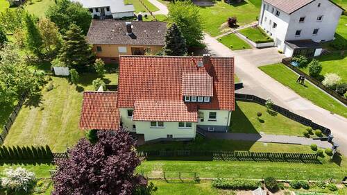 Luftaufnahme Seitenansicht - Mehrfamilienhaus, Wohnhaus mit 209,00 m&sup2; in Katlenburg-Lindau zum Kaufen