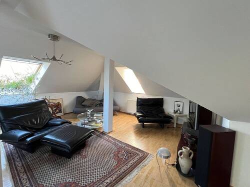 Wohnzimmer - 2 Zimmer Etagenwohnung zur Miete in Dresden