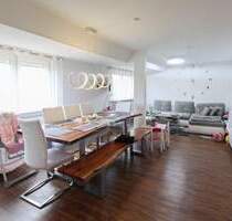 Hell, offen, großzügig - Dachgeschosswohnung mit Veranda & Stauraum - Stuttgart Feuerbach