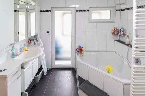 Badezimmer 2 - Etagenwohnung mit 88,80 m² in Stuttgart zum Kaufen